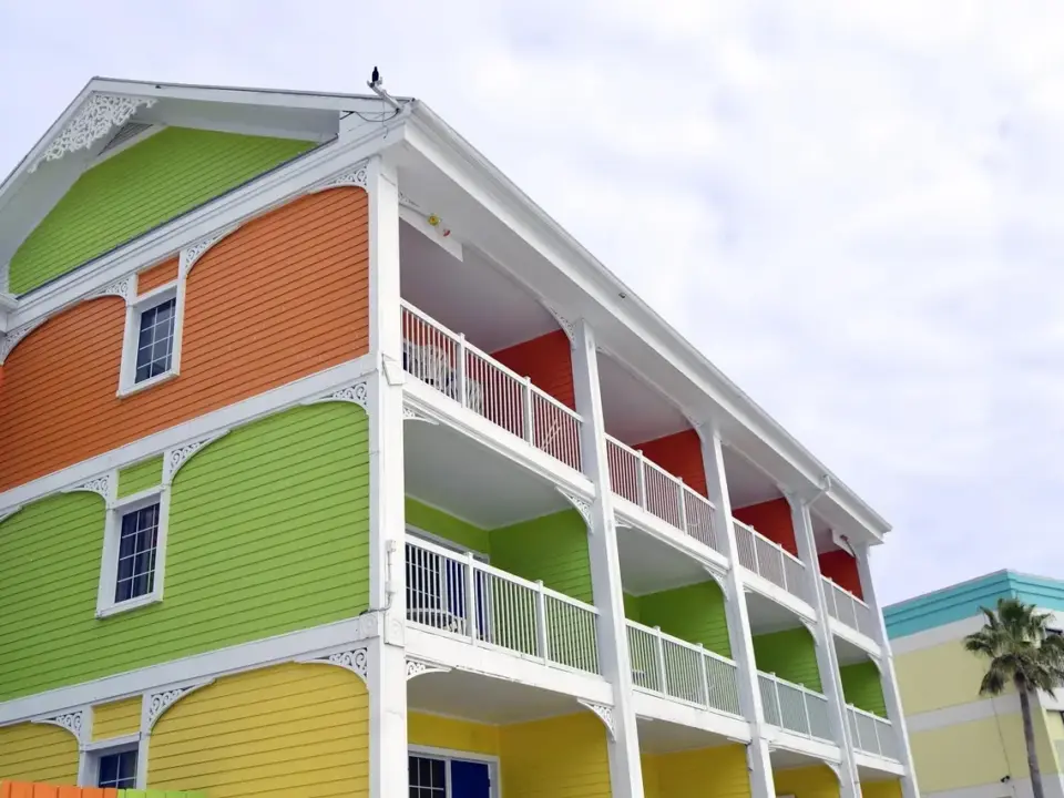 Hvad kan man tjene på udlejning af sommerhus? Få konkrete tal, tips og smarte optimeringer til maksimal indtægt