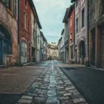 Hvilken madrasfasthed passer til en sidesover på 80 kg?