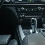 Skab rolige zoner i et støjende køkken-alrum